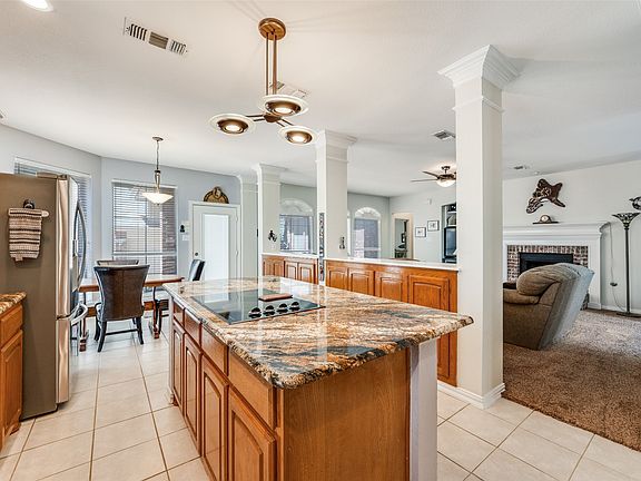 5th image of 8421 Parkdale Dr