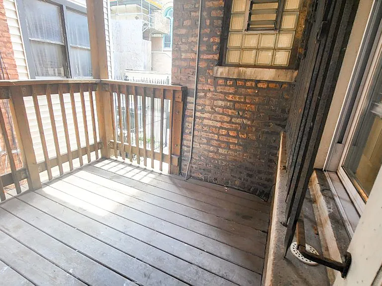847-57 N. Oakley Blvd./2255 W. Iowa St. — Photo 8