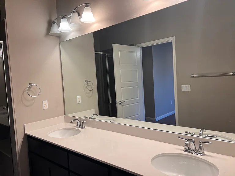 13800 Lyndhurst St — Photo 16