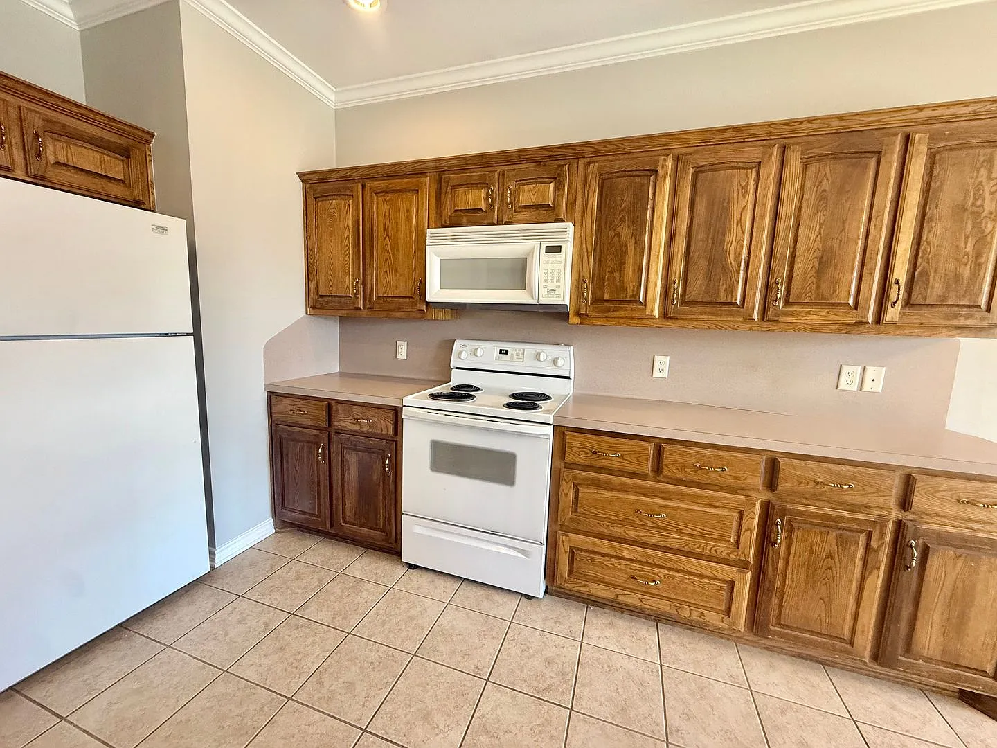 3-bed/2-bath with all new flooring! — Photo 3