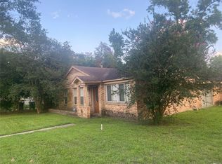 8402 Darlington Dr, Houston, TX 77028