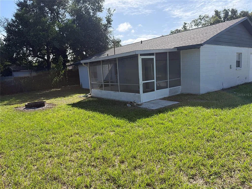 3 bed, 2.0 bath, 1235 sqft, $2,150 — Photo 2
