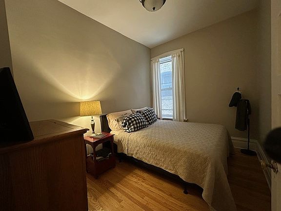 5th image of 1424 W Farragut Ave APT 1W