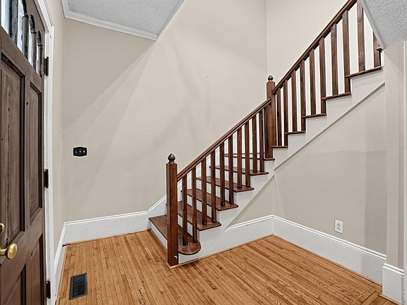 2nd image of 616 E Pine St