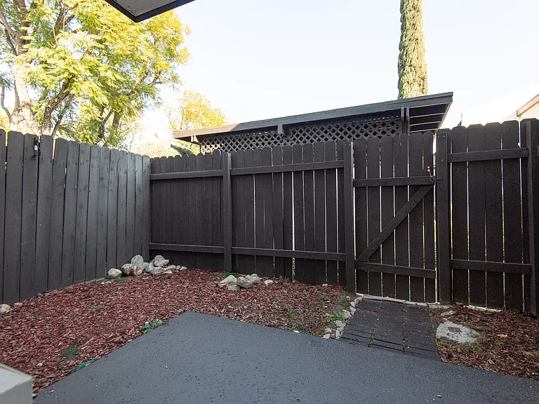 Evria Claremont Apartments — Photo 22