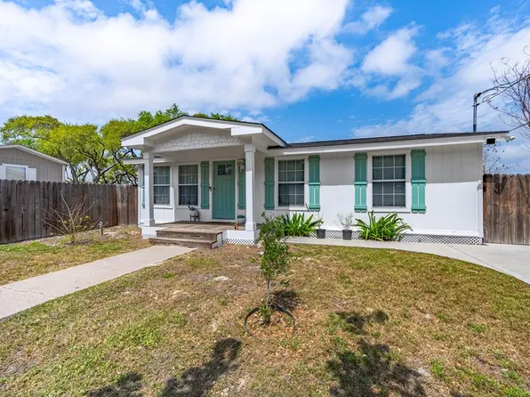 406 W Bay St, Rockport, TX 78382
