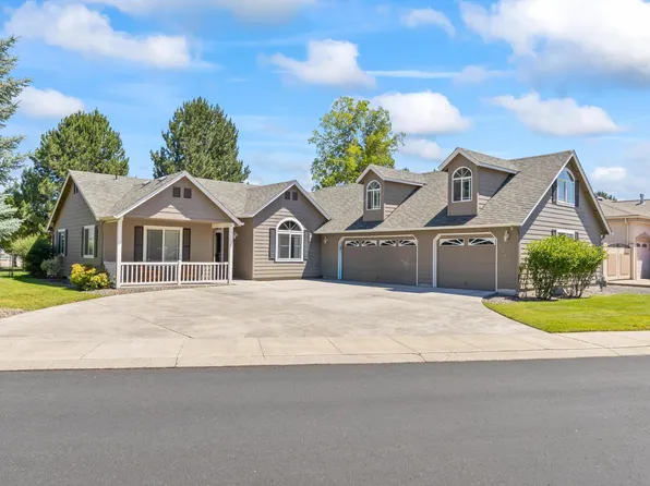 3790 SW Gene Sarazan Dr, Redmond, OR 97756