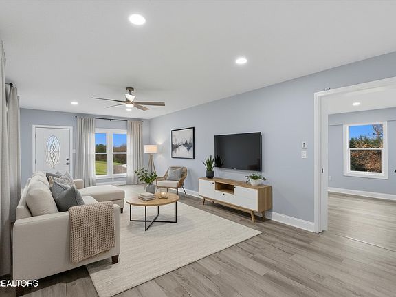 3rd image of 531 Robinson Dr