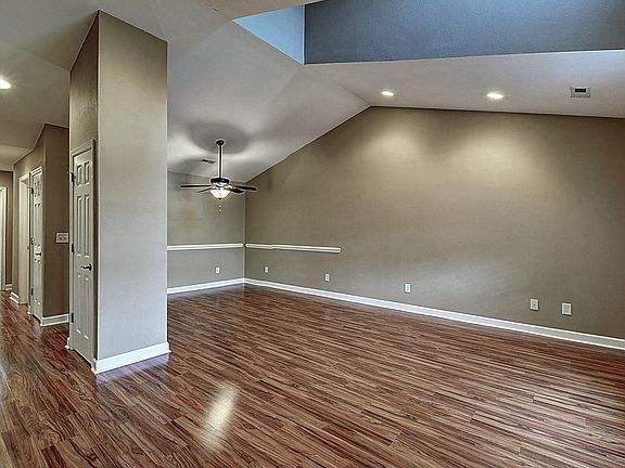 4th image of 50 Sagewood Ct #50