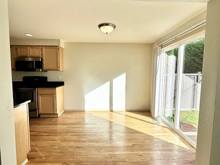 11447 SE 195th Pl — Photo 6