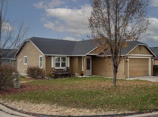 2607 NE 5th St, Redmond, OR 97756