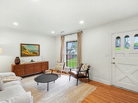 4th image of 2703 Meadow Rose Dr