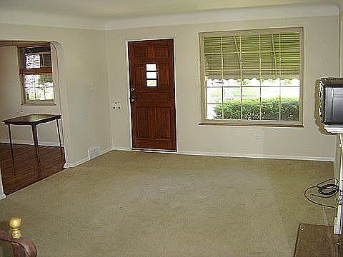 living room - 1190 Argonne
