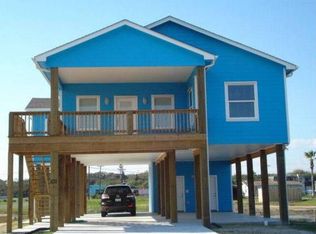 1131 S Magnolia St, Rockport, TX 78382