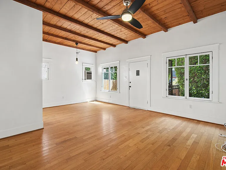 2515 Elsinore St — Photo 2