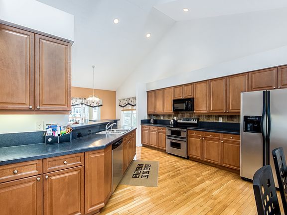 3rd image of 36 E Scioto Dr