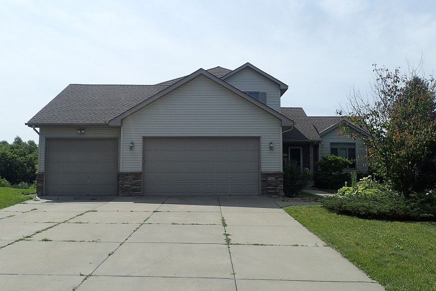 1st image of 945 Bavaria Hills Ln