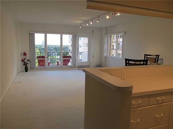 3rd image of 340 Sunset Dr APT 1001