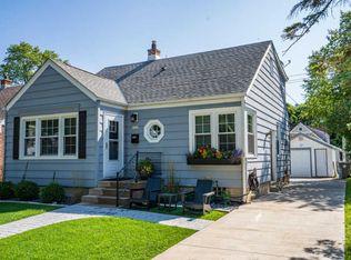 4822 N Elkhart Ave, Whitefish Bay, WI 53217
