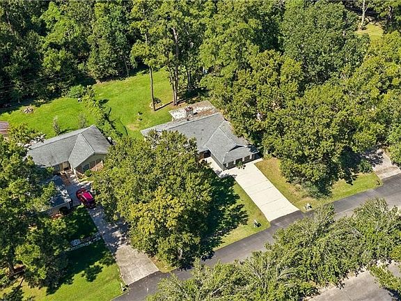 3rd image of 516 Woodridge Blvd