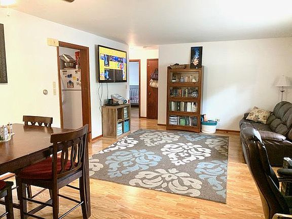 4th image of 914 W Saint James St Unit 1E