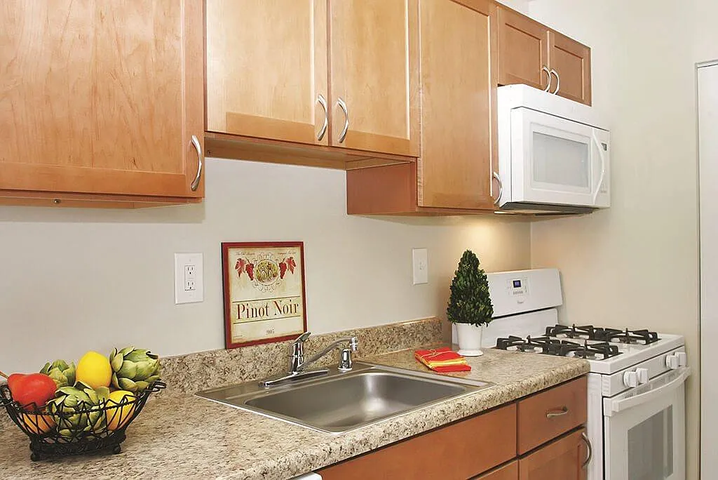 The Manor/The Manor East Apartments — Photo 1