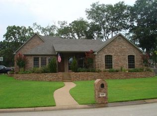 520 Southcreek Dr, Chandler, TX