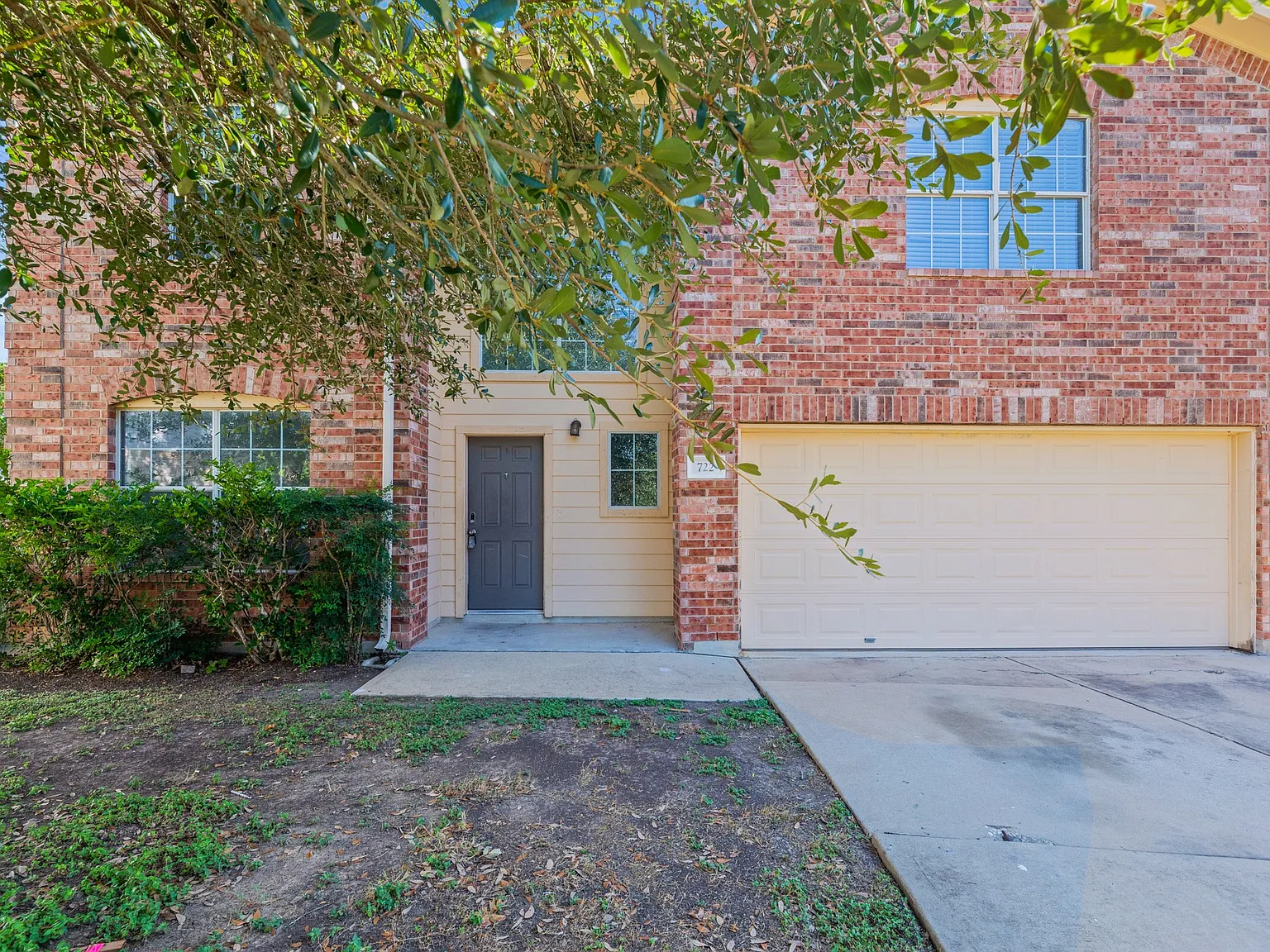4 bed, 2075 sqft, $1,895 — Photo 3