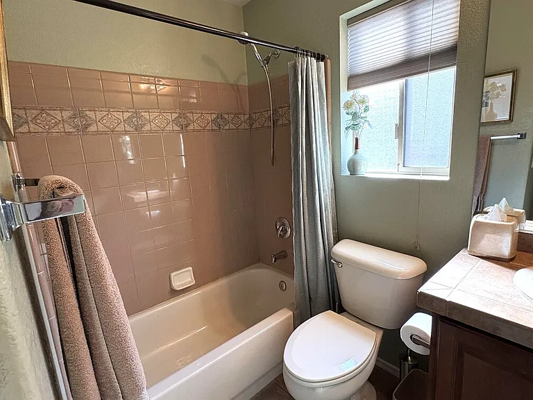 2051 E Desert Fox Dr — Photo 22