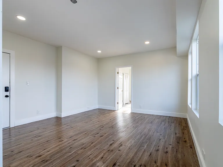 13476 Clifton Blvd #201 — Photo 10