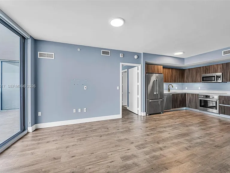 488 NE 18th St — Photo 7