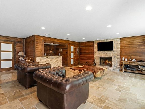 4th image of 4908 Summer Ln