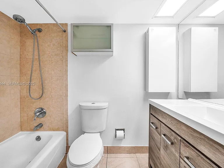 2800 N Palm Aire Dr #309 — Photo 13