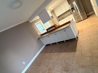 1112 Mammoth Rd, Dracut, MA 01826