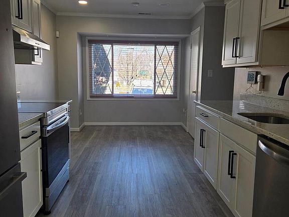 3rd image of 5825 Suitland Rd