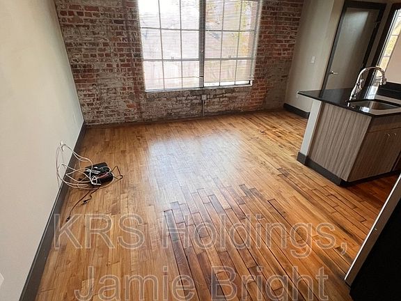 2nd image of 123 Pine St Unit 32