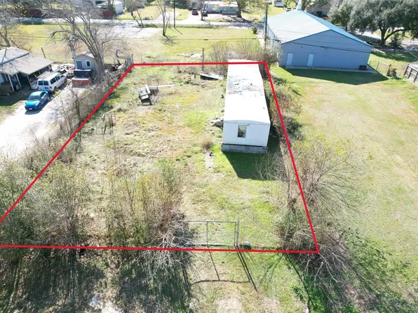 206 Crescent Dr, Fresno, TX 77545