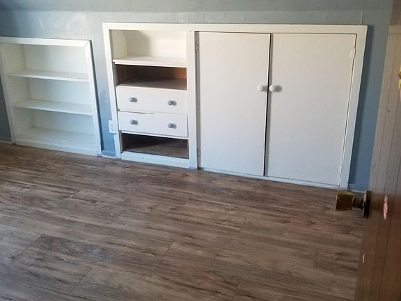 4th image of 10944 S Avenue B