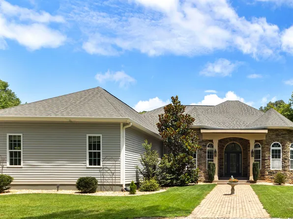 1452 Redwine Rd, Fayetteville, GA 30215