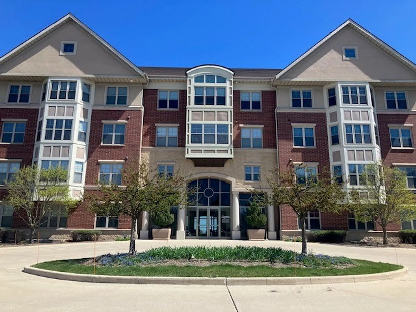 Rare Two Bedroom - Two Bathroom Condo at The Landing Off Lake Michigan! — Photo 1