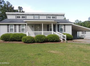 320 White Pine Rd, Lake Waccamaw, NC 28450