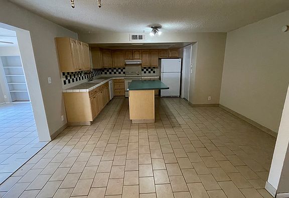 3rd image of 4747 W Dahlia Dr