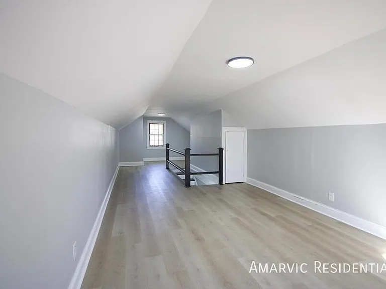 1602 Waverly Ave — Photo 14
