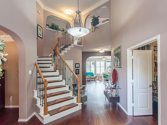 2nd image of 2515 Lawton Dr
