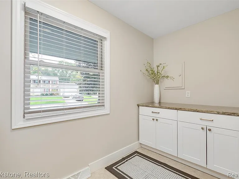 2784 Aldgate Dr — Photo 40