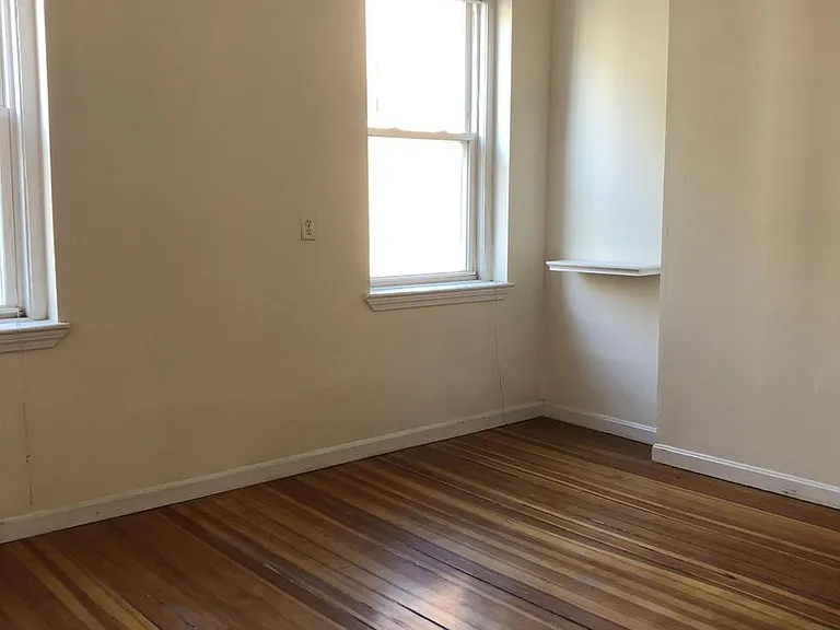 19 Aberdeen St #4 — Photo 2