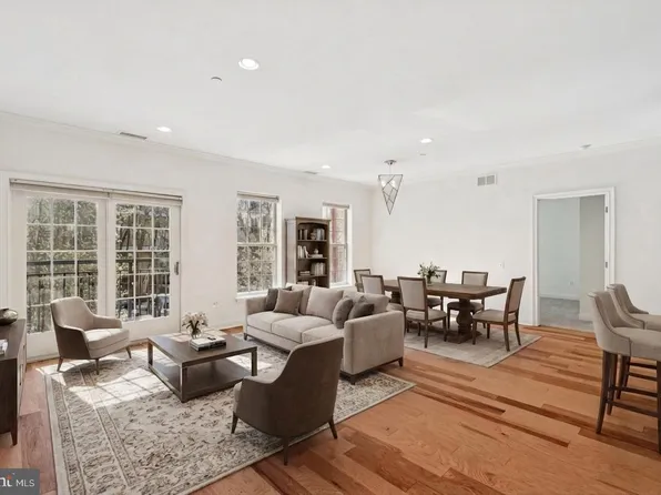 500 Admirals Way APT 231, Philadelphia, PA 19146