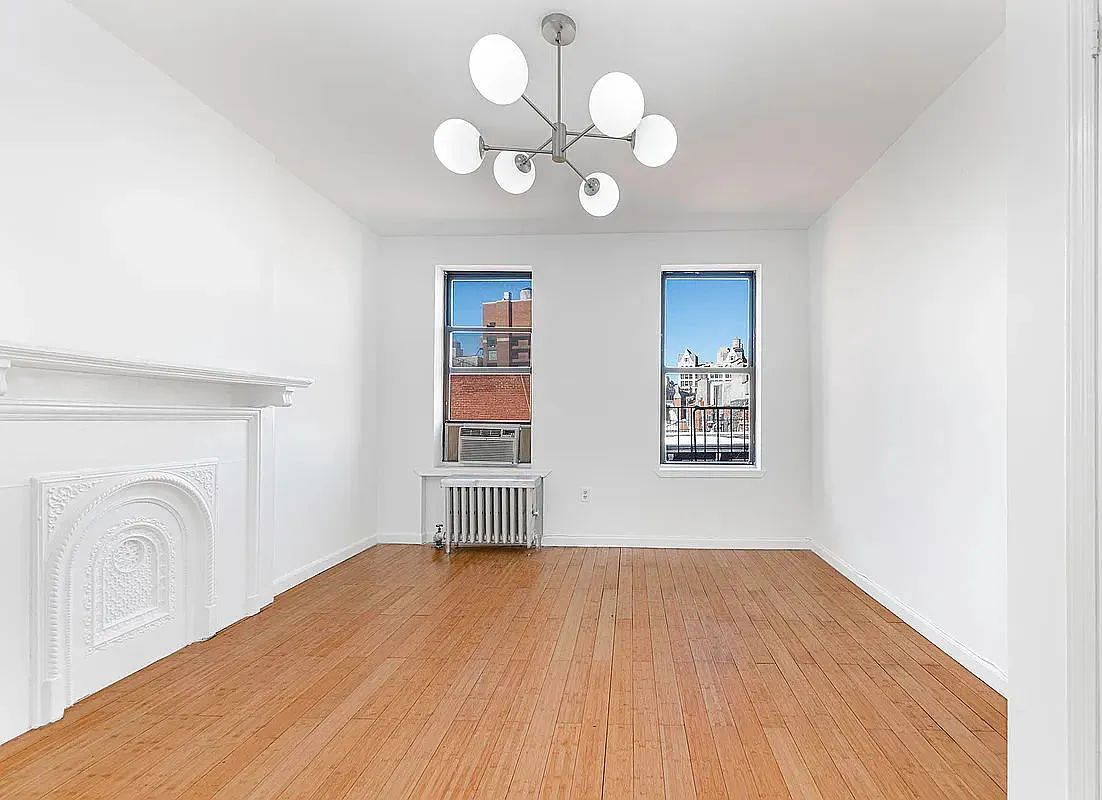 242 Mulberry St — Photo 2