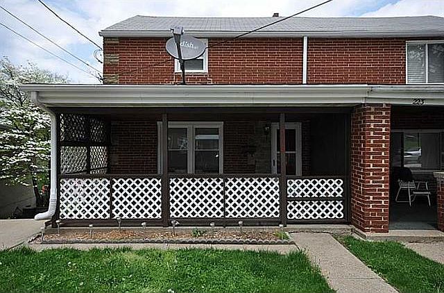 1st image of 219 E Larkspur St