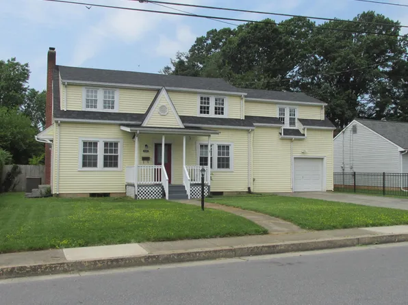 5240 Hawthorne Rd NW, Roanoke, VA 24012